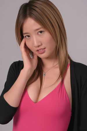 熟女・巨乳バーで撮影された女性のポートレート