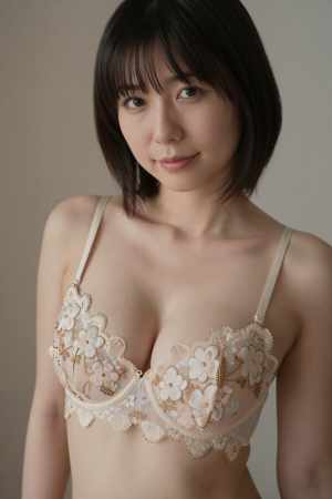 熟女・爆乳レース姿の美しい女性