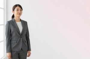 求人バナー素材: ピンクグラデと女性