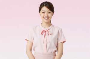 笑顔で働くガールズバーの求人