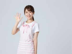 笑顔で迎えるガールズバー求人