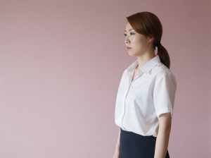 ビジネススーツ姿の女性ポートレート
