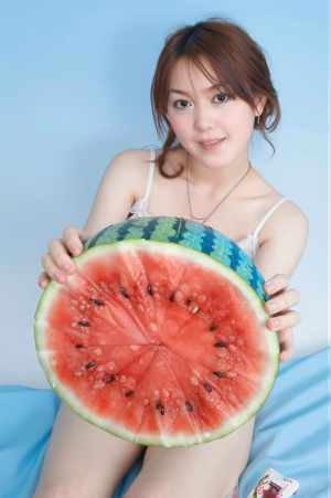 夏の爽やかな水蜜桃のポートレート