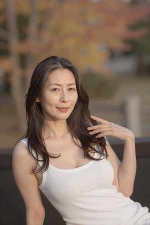 自然光に包まれた美しい女性のポートレート