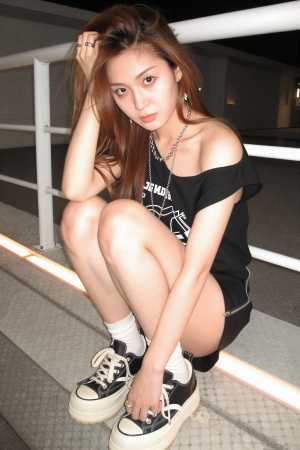 バーとドレスのポートレート素材