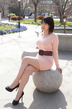 公園で撮影された女性のポートレート