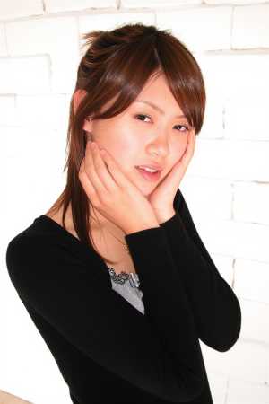 バーで撮影された女性のポートレート