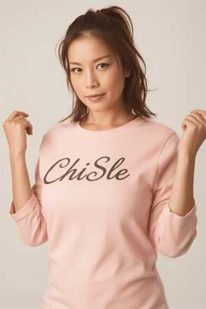 熟女・爆乳バーで撮影された女性のポートレート