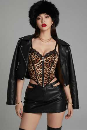 巨乳レースのフリー写真素材