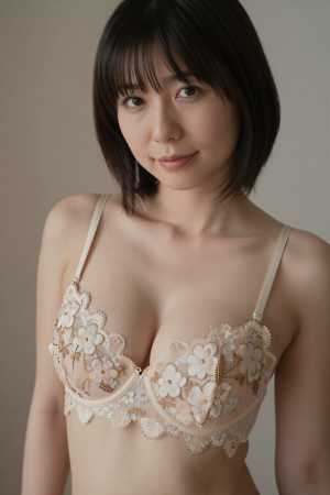 熟女・爆乳レース姿の美しい女性