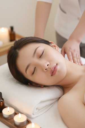 スパで撮影された女性のポートレート