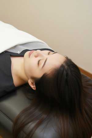 スパのリラックスな女性ポートレート