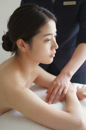 スパで撮影された女性のポートレート