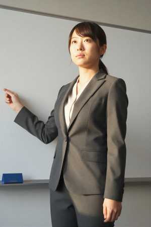 会議室とスーツのポートレート素材