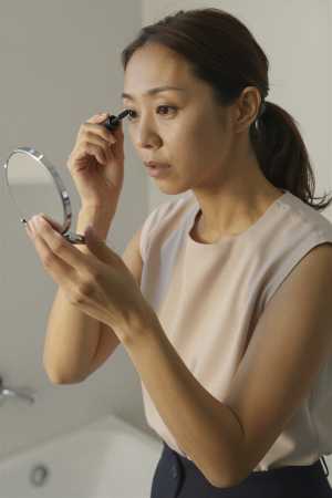 オフィスとブラウスのポートレート素材