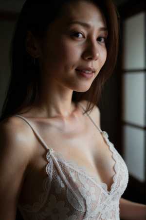 熟女黒のレースを着た女性のポートレート