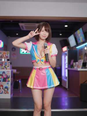 コンカフェ求人アイドル衣装でステージ