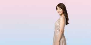 求人バナー素材: スパークルとグラマラス女性