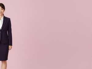 求人バナー素材: 洗練された女性と紫ピンク