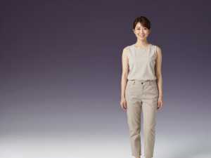 求人バナー素材: 黒グラデとカジュアルな女性