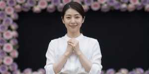 求人：上品な笑顔の女性