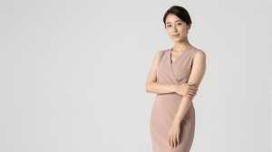 ラウンジ・会員制求人：洗練された立ち姿