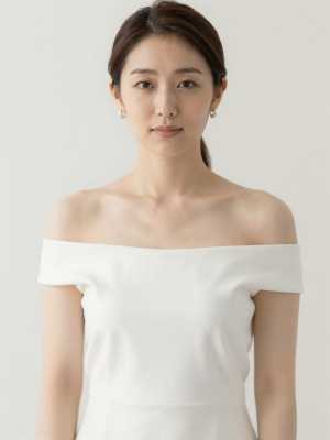 ラウンジ・会員制求人：上品な白の装い