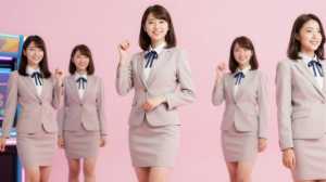 コンカフェ求人：OL風コスプレで働く