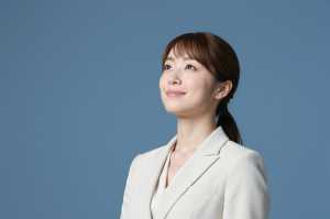 求人バナー素材: 青グラデのビジネス女性