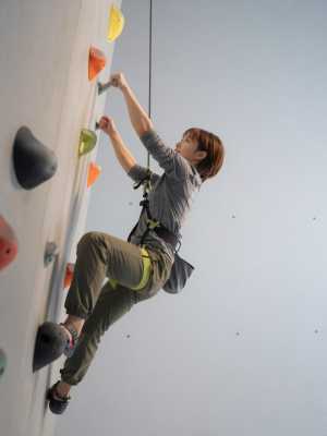 ボルダリングジムで懸垂