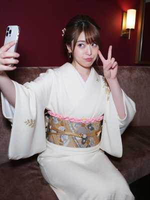 和装で記念撮影