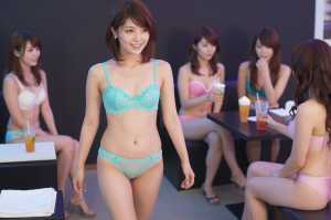 おっパブの青ランジェリー嬢サービス