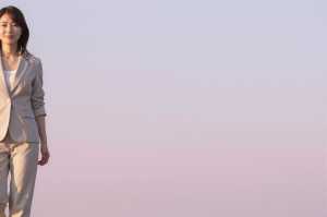 求人バナー素材：輝くピンク青と女性