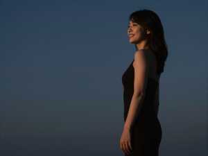 求人バナー素材：青グラデと女性