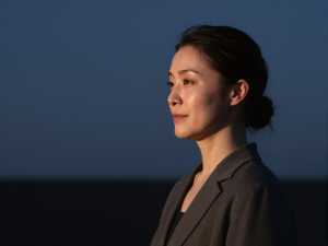 求人バナー素材：青グラデと横顔