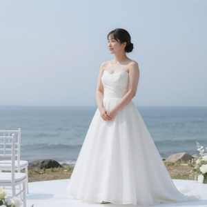 海辺で愛を誓う花嫁