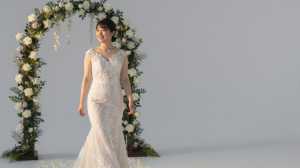 ガーデンウェディングの花嫁入場