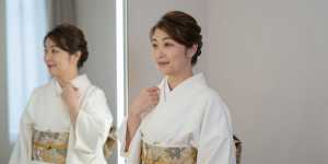 和装で身支度を整える花嫁