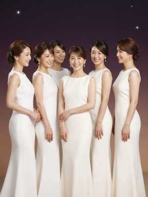 キャバクラ求人：白いドレスの饗宴