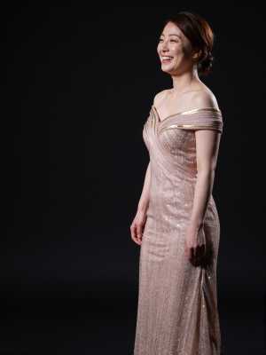 キャバクラ求人：ピンクの輝くシルエット