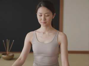 禅の瞑想にふける女性