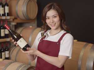 ソムリエがワインを紹介する