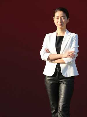 パワフルな女性の求人バナー素材