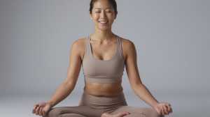 瞑想する女性の穏やかな顔