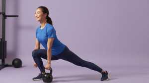 片足デッドリフトをする男性の横顔