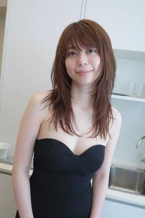 オフィスの笑顔な女性ポートレート