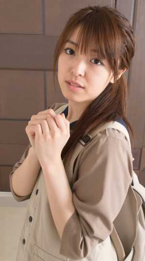 寝室のリラックスな女性ポートレート