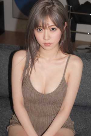 ソファのリラックスな女性ポートレート