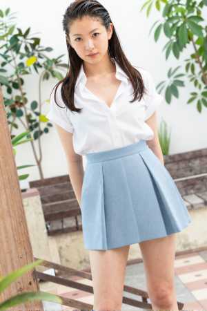 濡れ髪ミニスカの夏少女