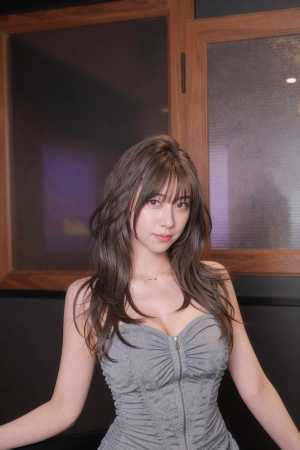 視線誘うグレービスチェ